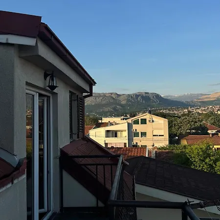 Creative Attic With Terrace & Garden -podgorica * 波德戈里察